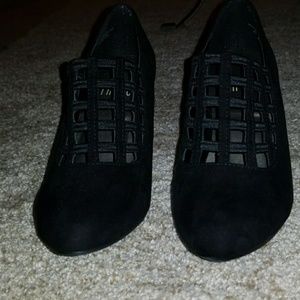 Never worn Black heels